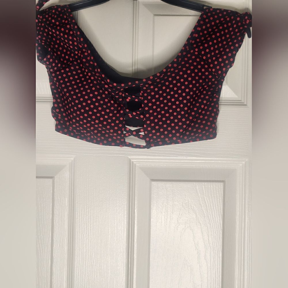 Kensie S Black Red Polka Dots Shrtslv Nylon Crop Women's Top